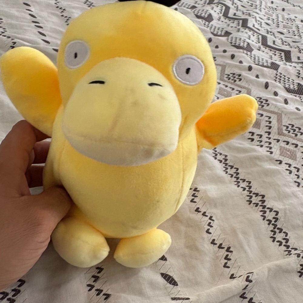 Pokémon Psyduck Plush Toy needs cleaning